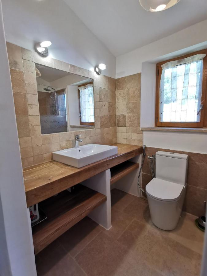 La Peyregoune, Logement En Pleine Nature Et Table D'Hotes Blieux Екстериор снимка