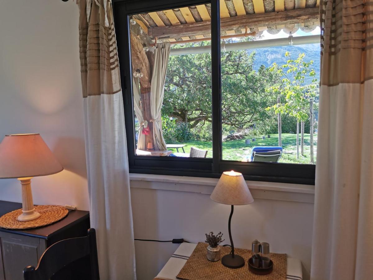 La Peyregoune, Logement En Pleine Nature Et Table D'Hotes Blieux Екстериор снимка